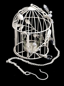 HANGING CAGE LANTERN WITH PEARLS